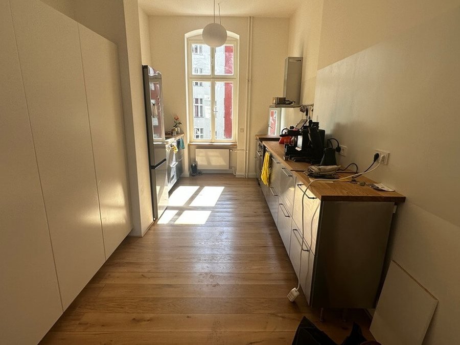 Neu gebaute Küche in der Altbauwohnung