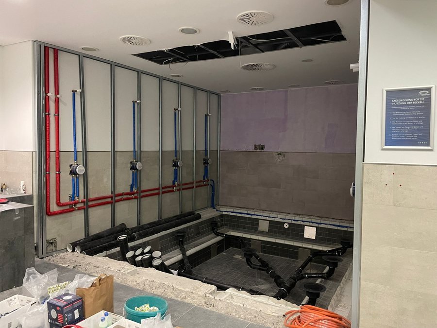 Neu gefliester Garderobenbereich im Olympiastadion Berlin